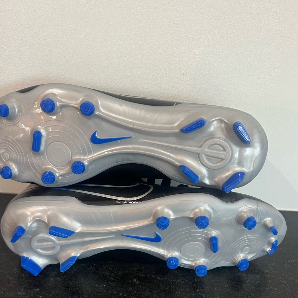 Nike Men’s 8 Tiempo Legend 10 Club Multi-Ground Low-Top Soccer Cleats DV4344-040 - Picture 11 of 11